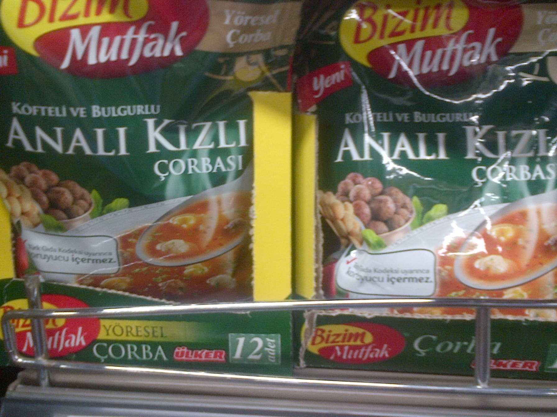 Analı kızlı soup — a turkish main course dish from Turkey — featuring meatball-based, yogurt sauce, bulgur-wrapped