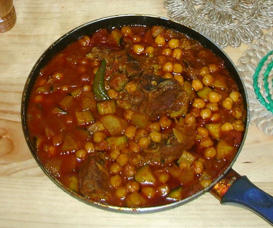 Chakhchoukha — a algerian main course dish from Algeria — featuring semolina-based, torn-dough texture, tomato-forward