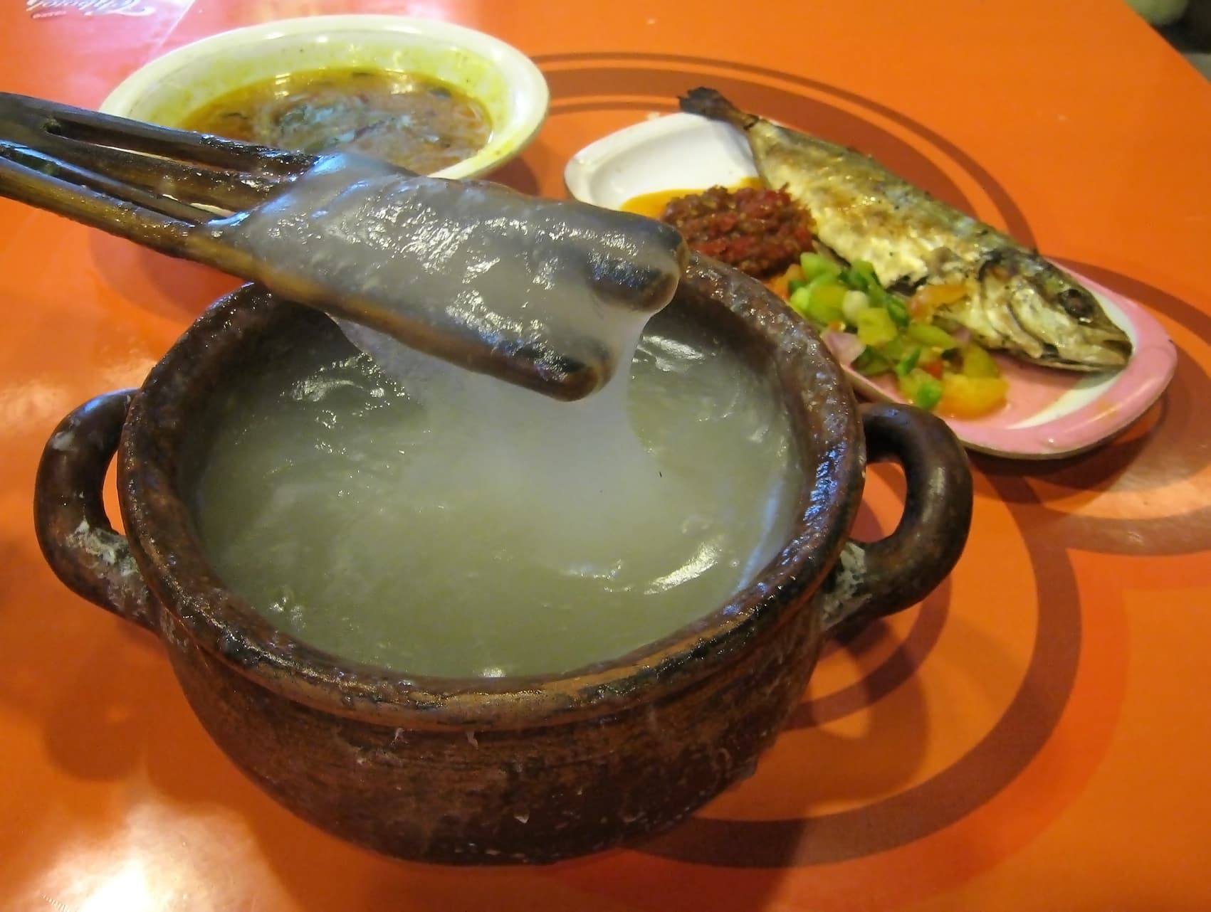 Papeda (food) — a indonesian main course dish from Indonesia — featuring starch-based congee, gelatinous texture, labor-intensive