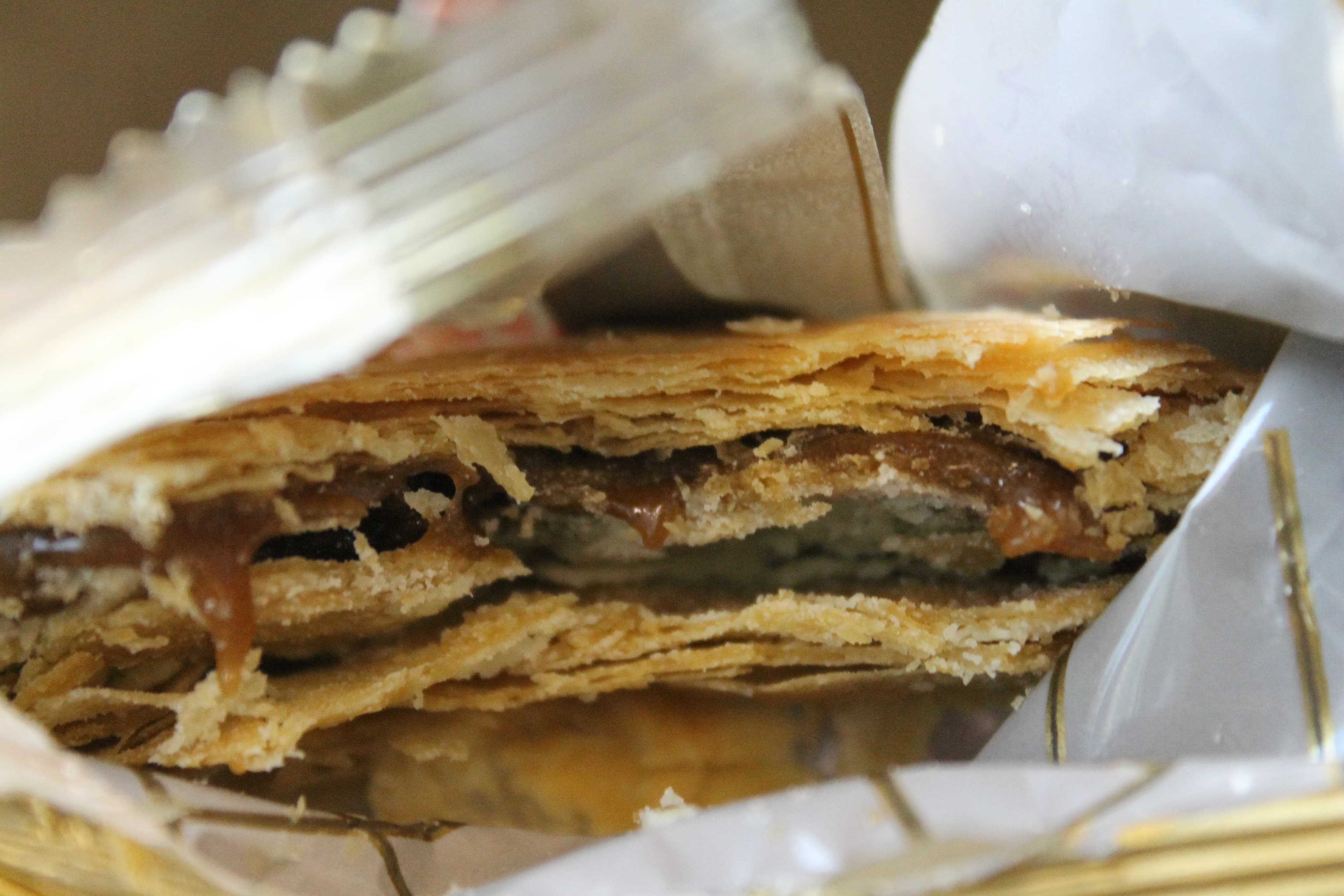 Suncake (Taiwan) — a taiwanese dessert dish from Taiwan — featuring flaky crust, maltose-filled, round shape