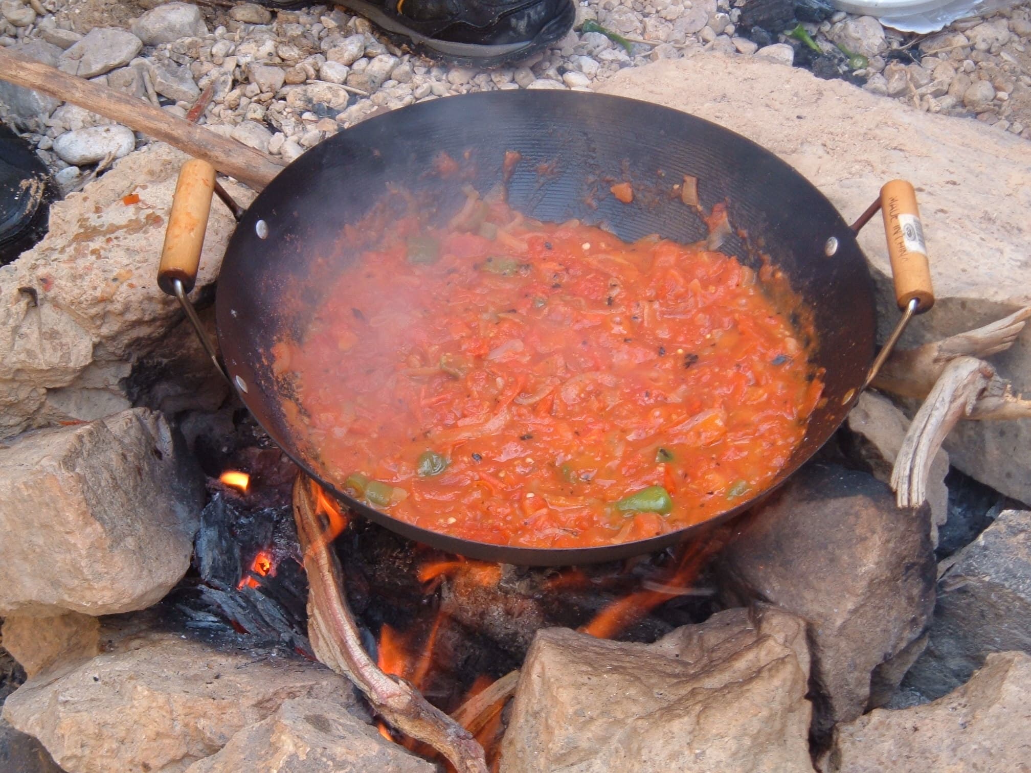 Qalayet bandora — a jordanian main course dish from Jordan — featuring quick-sauté, tomato-forward, pepper-heat