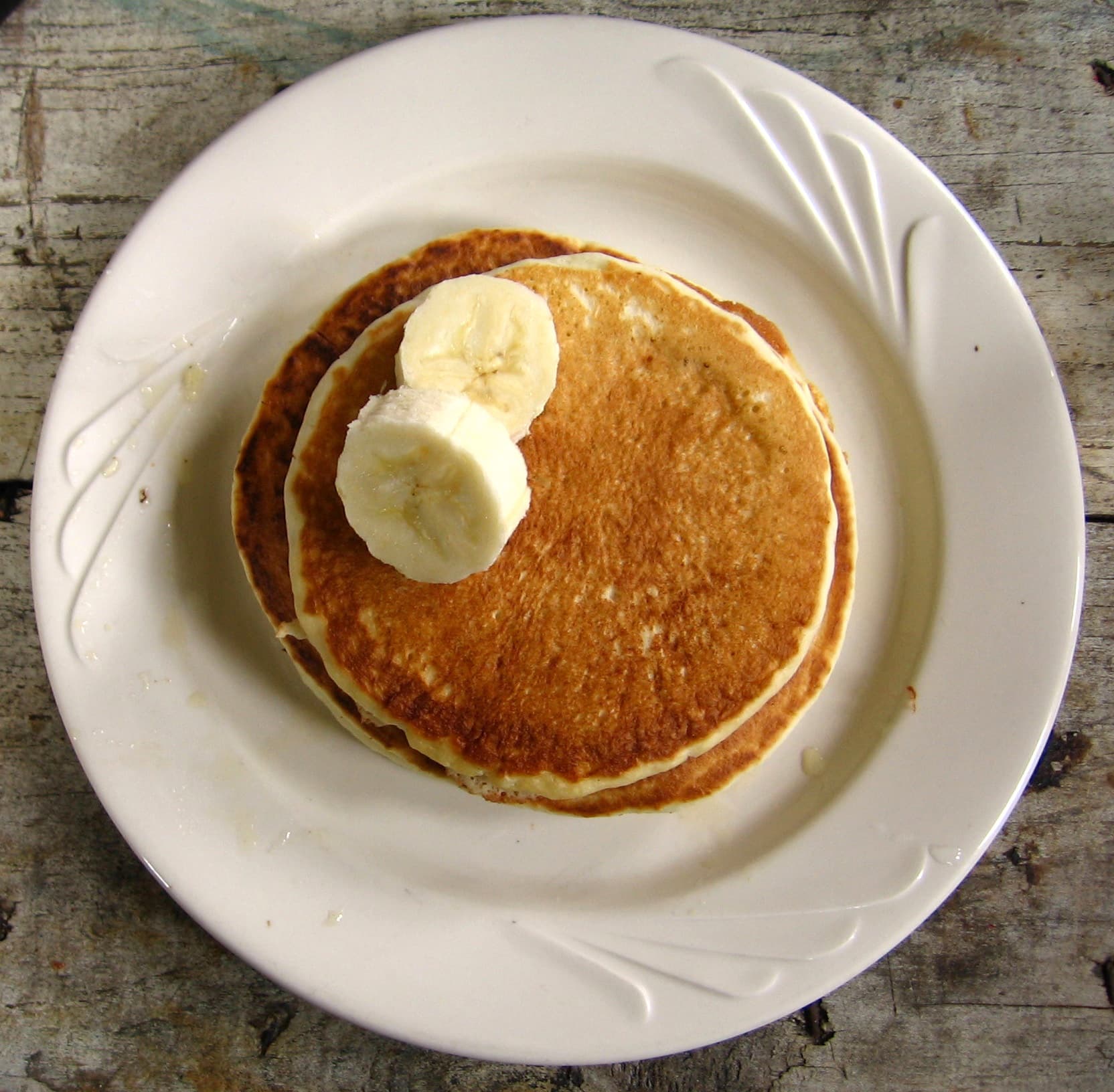 Pancake — a american breakfast dish from United States — featuring batter-based, griddle-cooked, leavened or unleavened