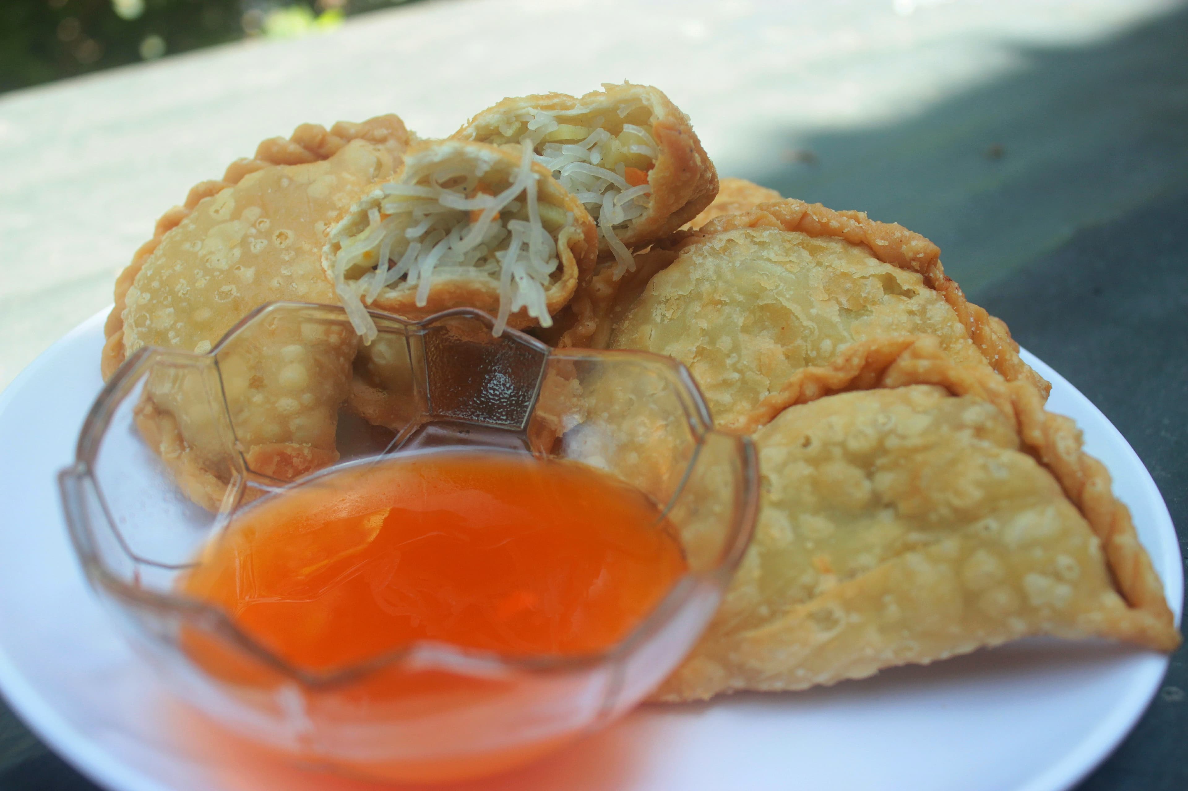 Jalangkote — a indonesian main course dish from Indonesia — featuring fried dumpling, rice vermicelli filling, spicy-sweet-sour