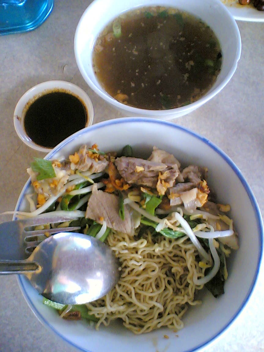 Kolo mee — a malaysian main course dish from Malaysia — featuring dry-tossed noodles, pork-shallot base, fried onion topping
