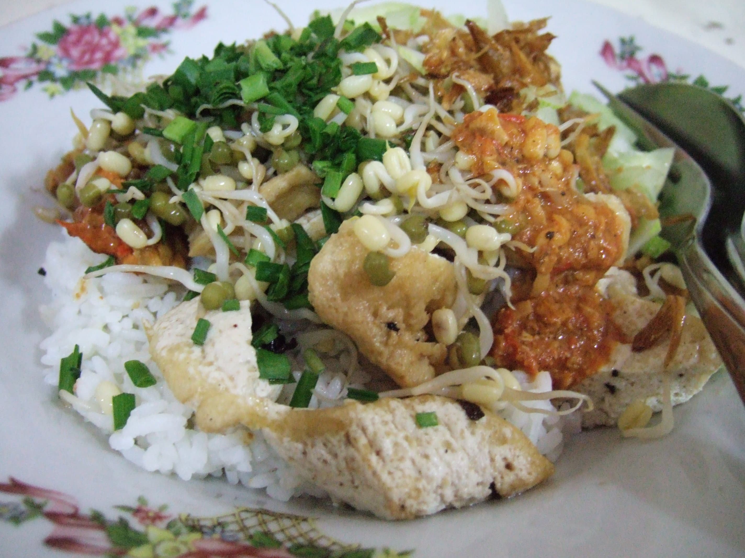 Nasi lengko — a indonesian main course dish from Indonesia — featuring layered assembly, tempeh-and-tofu based, peanut sauce driven